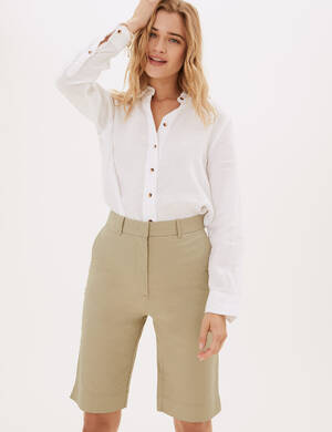 marksandspencer_SS22_T57_3051_chino sortky_bezova_749Kc_modelka.jpg
